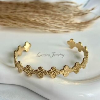 18K Gold Plated Clover Bracelet for Women - Waterproof, Hypoallergenic, and Tarnish-Free.