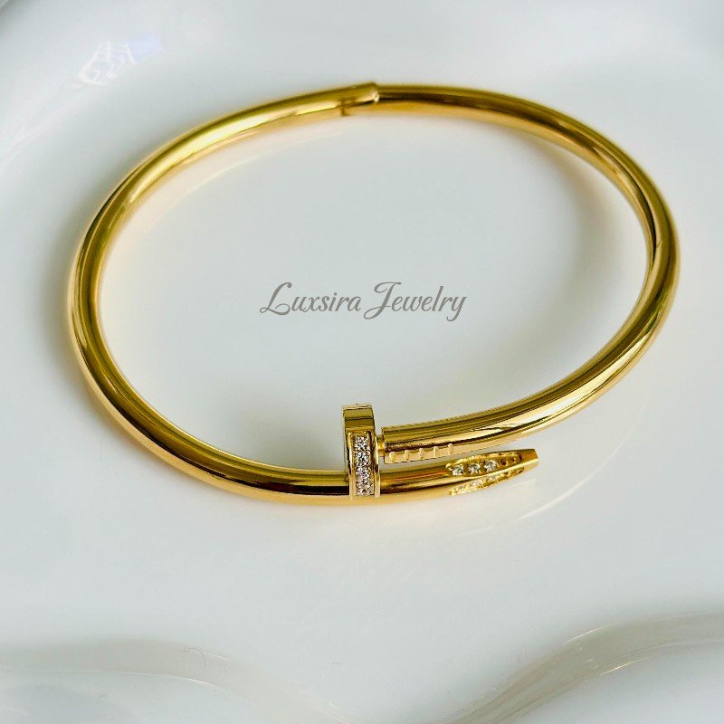 Nail Bracelet -18K Gold Plated – Waterproof, Hypoallergenic Minimal 18K gold nail bracelet, waterproof and hypoallergenic