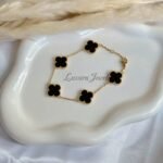 Minimalist black clover bracelet in gold plated stainless steel.